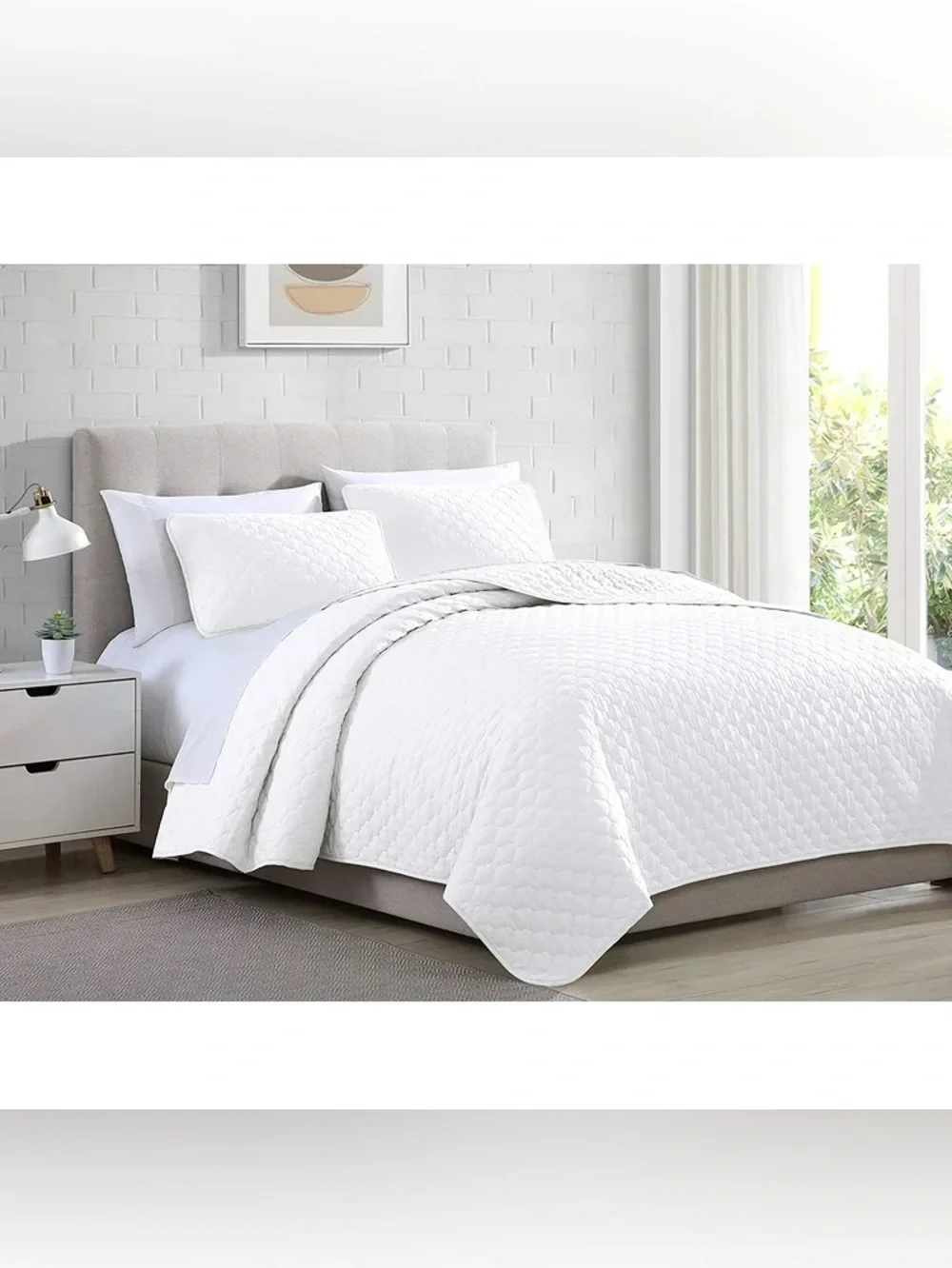 White Quilted Queen 3 piece Bedspread Set